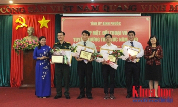 Lãnh đạo tỉnh Bình Phước gặp mặt, đối thoại và tuyên dương trí thức năm 2019