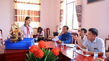 Em Nguyễn Minh Hạnh (Trường THCS Tiến Hưng) thuyết trình mô hình trang trí tiếng chày trên sóc Bom Bo