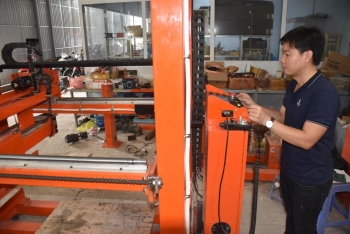 Sáng chế robot gắp than tổ ong tiện dụng
