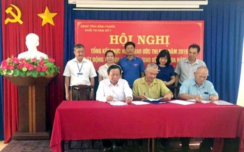 Đại diện lãnh đạo các đơn vị trong Khối thi đua số 7 ký kết giao ước thi đua năm 2020