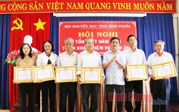 Các chi hội nhận khen thưởng của Hội Khuyến học tỉnh