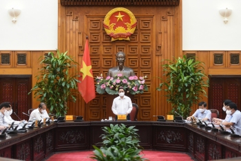 Thủ tướng Phạm Minh Chính: Trường hợp để xảy ra lây nhiễm dịch trong cộng đồng trên địa bàn thì tuỳ mức độ sẽ bị xem xét, xử lý trách nhiệm theo quy định - Ảnh VGP