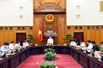 Thủ tướng Chính phủ Phạm Minh Chính phát biểu tại cuộc họp của Thường trực Chính phủ về phòng chống COVID-19, chiều 24/5. Ảnh: VGP/Nhật Bắc