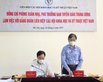 Chủ tịch Liên hiệp Hội Việt Nam Phan Xuân Dũng phát biểu tại cuộc họp