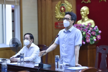 Phó Thủ tướng Vũ Đức Đam phát biểu tại Hội nghị trực tuyến của Bộ Công an với công an 19 tỉnh, thành phố phía nam đang thực hiện giãn cách xã hội theo Chỉ thị 16/CT-TTg. Ảnh: VGP/Đình Nam