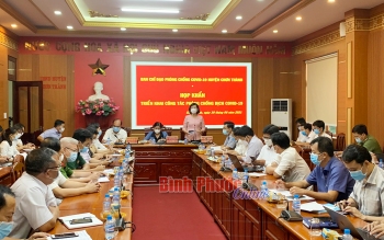 Ủy viên Ban Thường vụ Tỉnh ủy, Phó chủ tịch UBND tỉnh Trần Tuyết Minh phát biểu tại cuộc họp. Ảnh: Anh Ngọc