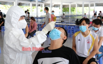 Người lao động trở lại làm việc sau kỳ nghỉ lễ sẽ phải có kết quả xét nghiệm âm tính trong vòng 72 giờ