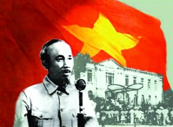 Chủ tịch Hồ Chí Minh đọc bản tuyên ngôn độc lập.