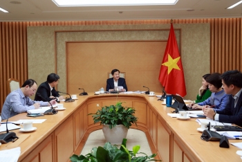 Phó Thủ tướng Lê Minh Khái đã họp nghe báo cáo về tình hình quản lý giá test, kít xét nghiệm virus SARS-CoV-2, giá dịch vụ y tế, giá dịch vụ xét nghiệm virus SARS-CoV-2. Ảnh VGP/ Đình Nam
