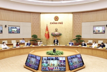 Thủ tướng Phạm Minh Chính chủ trì cuộc họp trực tuyến toàn quốc với các địa phương về những kết quả bước đầu của công tác phòng chống dịch trong đợt dịch thứ 4 từ ngày 27/4/2021 đến nay. Ảnh: VGP/Nhật Bắc