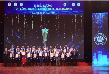 Đại điện các doanh nghiệp nhận vinh danh tại “Top Công nghiệp 4.0 Việt Nam” lần thứ Nhất