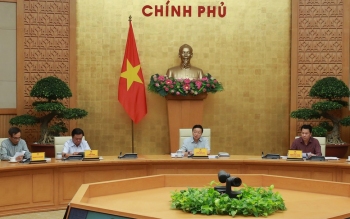 Phó Thủ tướng Trần Hồng Hà nhấn mạnh quan điểm cấp giấy chứng nhận cho tất cả trường hợp đủ điều kiện, khuyến khích người sử dụng đất đến đăng ký cấp giấy chứng nhận để phục vụ công tác quản lý của Nhà nước - Ảnh: VGP/Minh Khôi