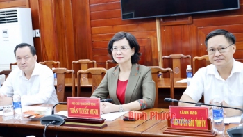 Ủy viên Ban Thường vụ Tỉnh ủy, Phó Chủ tịch UBND tỉnh Trần Tuyết Minh tiếp và làm việc với Tập đoàn Công nghiệp cao su Việt Nam