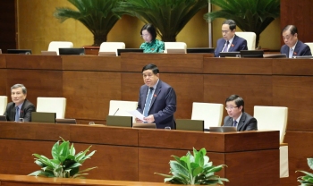 Phó Thủ tướng Chính phủ Nguyễn Chí Dũng phát biểu giải trình, làm rõ một số vấn đề đại biểu nêu - Ảnh: VGP/Nhật Bắc