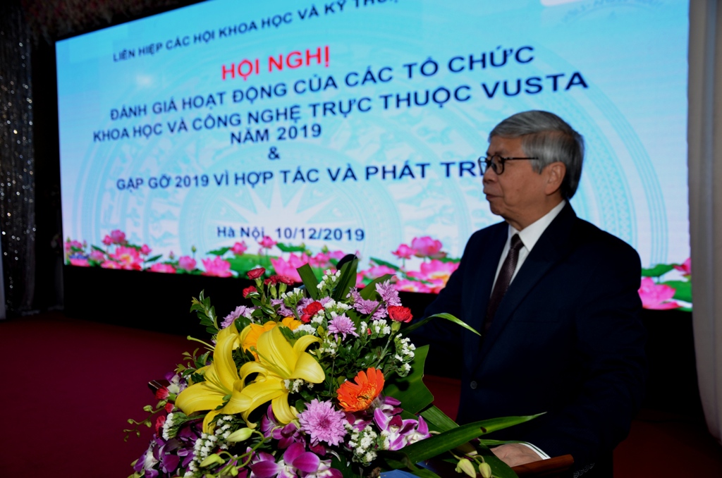 GS.TSKH Đặng Vũ Minh – Chủ tịch Liên hiệp Hội Việt Nam phát biểu khai mạc