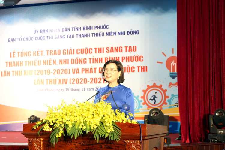 2.	Đồng chí Trần Tuyết Minh - UVBTV, Phó chủ tịch UBND, Trưởng Ban Tổ chức Cuộc thi phát biểu phát động cuộc thi lần thứ XIV (2020 – 2021)