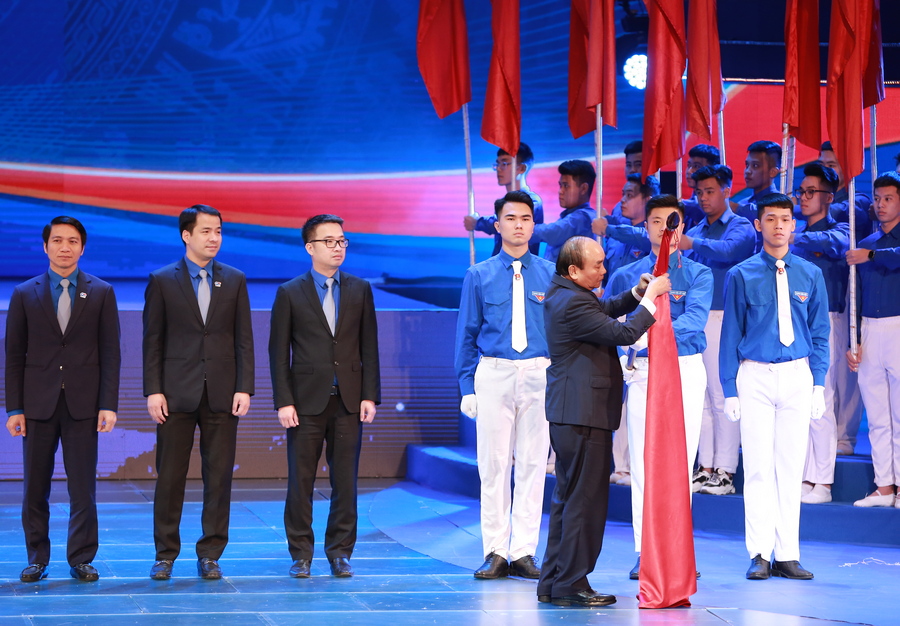 Thủ tướng Chính phủ Nguyễn Xuân Phúc trao Huân chương Hồ Chí Minh cho Đoàn TNCS Hồ Chí Minh