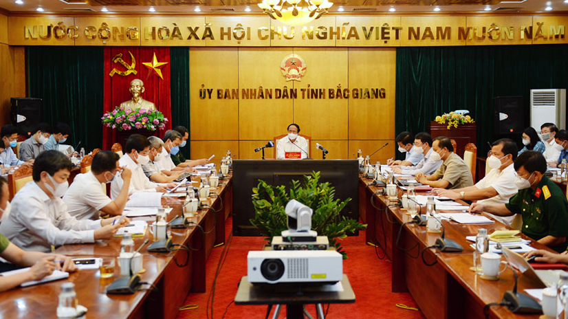 Phó Thủ tướng Lê Văn Thành chủ trì cuộc họp với lãnh đạo tỉnh Bắc Giang và một số bộ, ngành chiều 30/5. Ảnh VGP/Đức Tuân