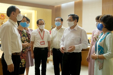 Thủ tướng Phạm Minh Chính trao đổi với các đơn vị nghiên cứu, sản xuất vắc xin phòng COVID-19 trong nước
