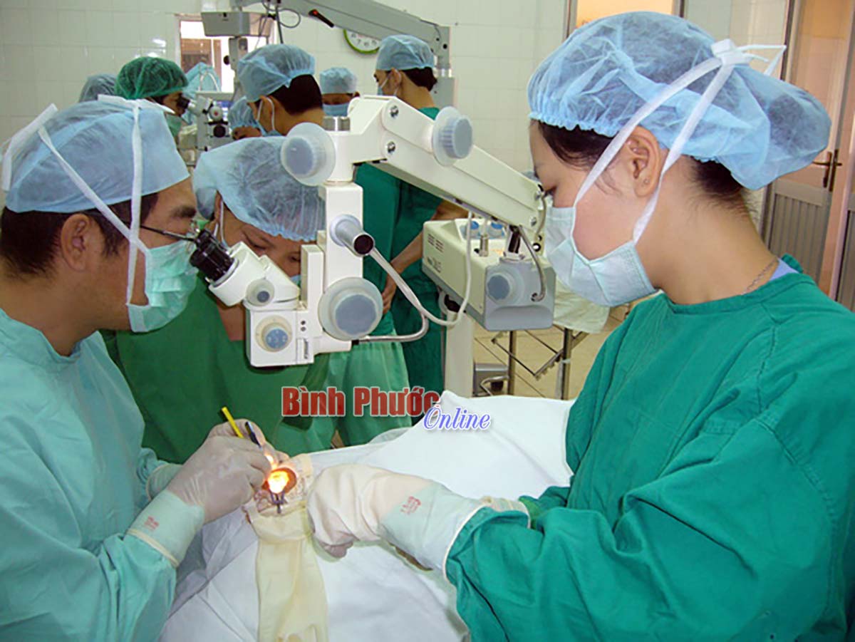 Hiện các bệnh viện, trung tâm y tế ở tỉnh Bình Phước đang gặp khó khăn lớn về nguồn nhân lực, nhất là đội ngũ bác sĩ chuyên khoa và chuyên khoa sâu. Ảnh: Bùi Liêm