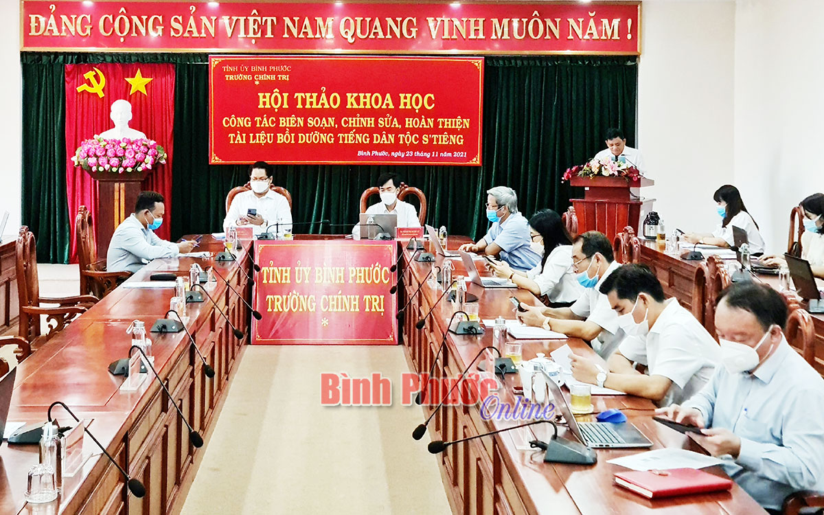 Các đại biểu tham gia hội thảo tại điểm cầu Trường Chính trị tỉnh Bình Phước