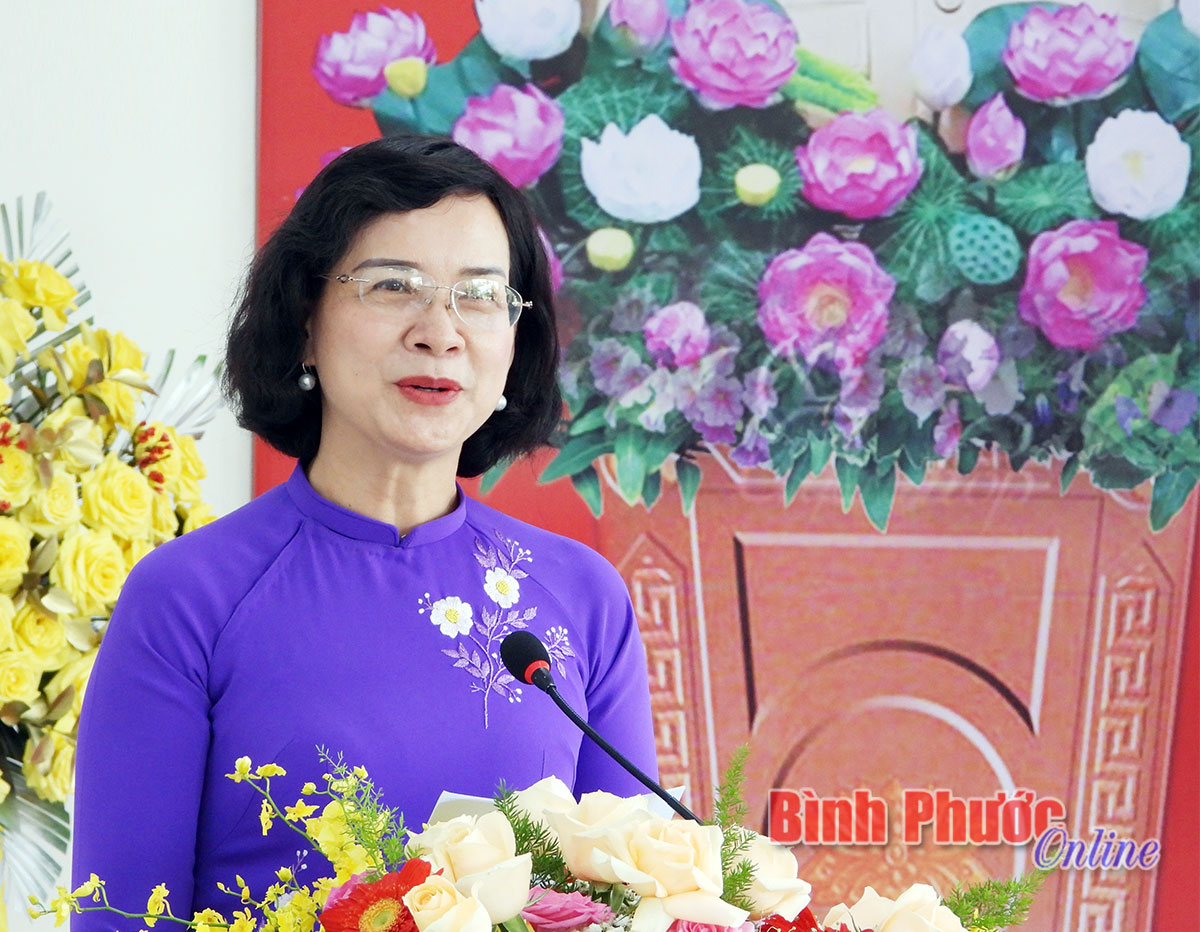  Ủy viên Ban Thường vụ Tỉnh ủy, Phó chủ tịch UBND tỉnh Trần Tuyết Minh phát biểu tại đại hội