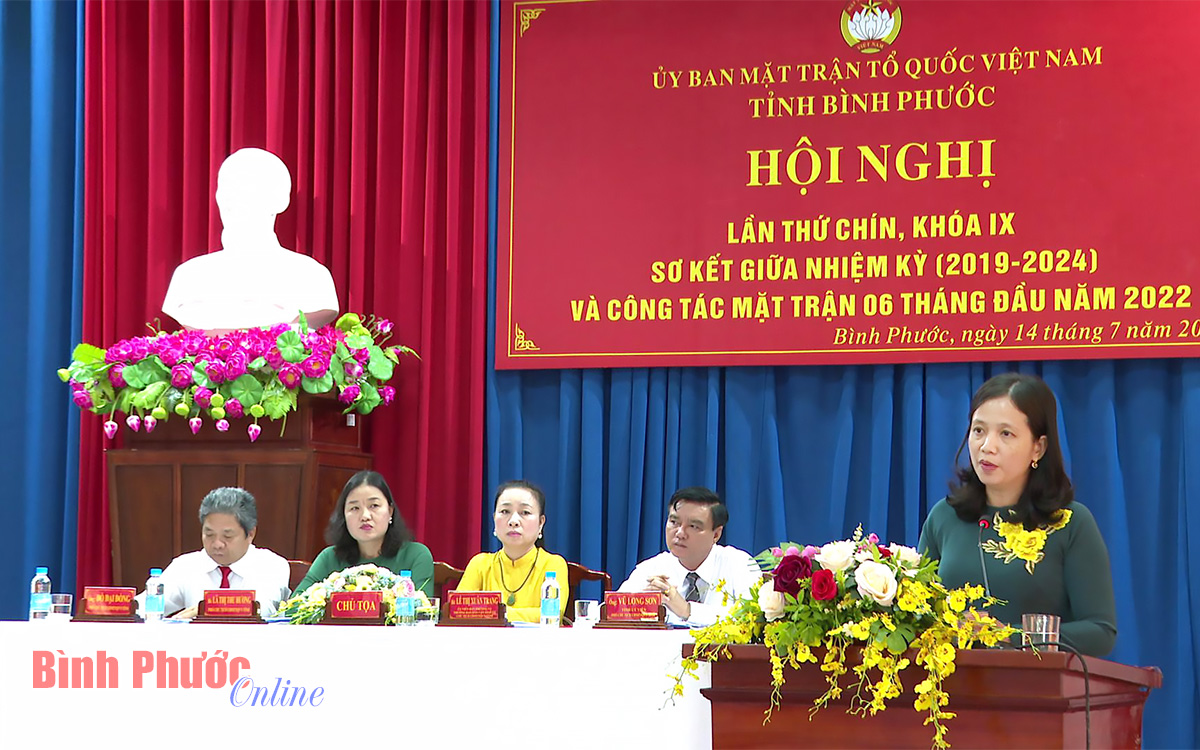Tỉnh ủy viên, Phó trưởng đoàn chuyên trách, phụ trách Đoàn đại biểu Quốc hội tỉnh Điểu Huỳnh Sang thông báo kết quả hoạt động của Đoàn đại biểu Quốc hội tỉnh 6 tháng đầu năm 2022