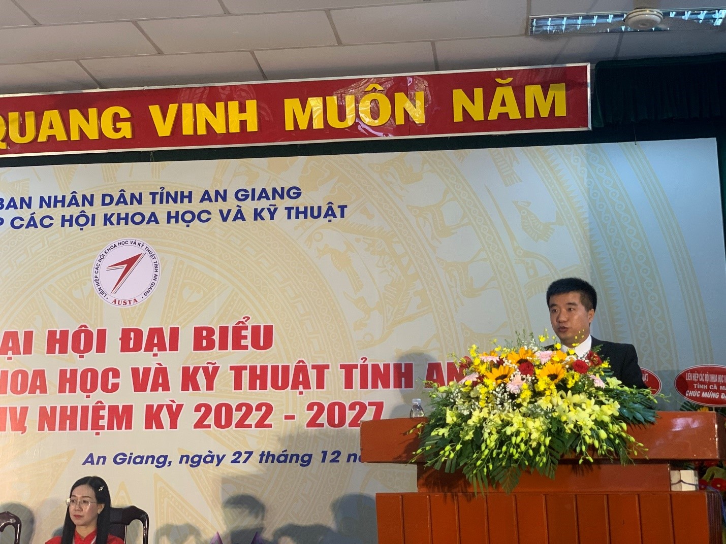 Ông Nguyễn Quyết Chiến, Ủy viên Đoàn Chủ tịch HĐTW, Tổng Thư ký Liên hiệp các Hội KH&KT Việt Nam phát biểu tại Đại hội