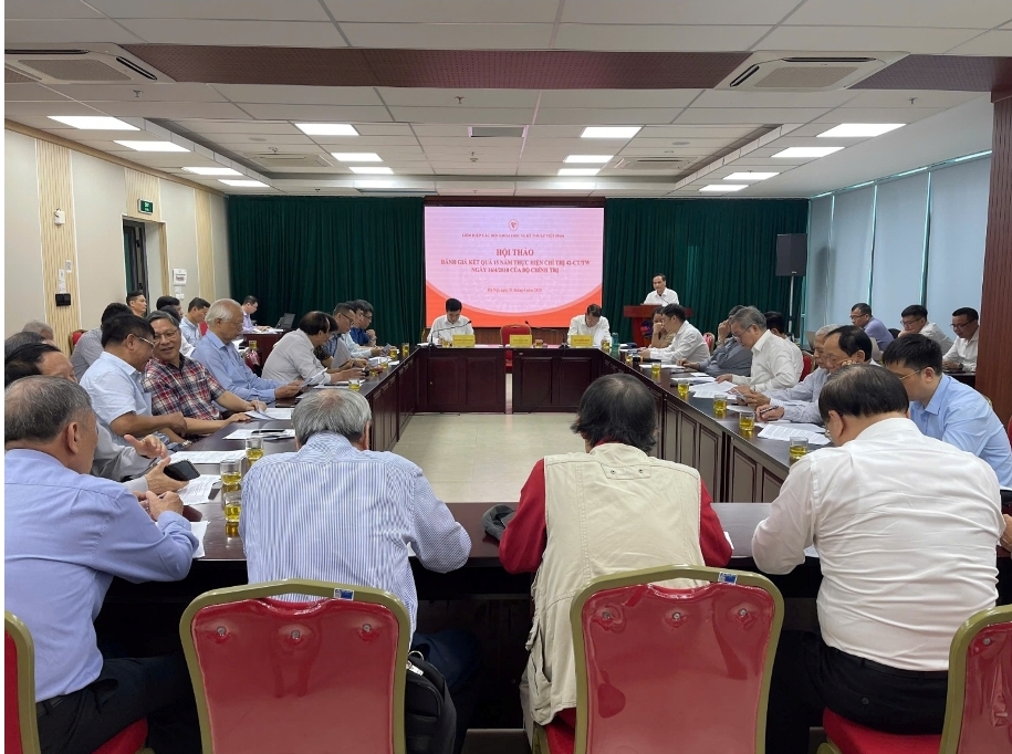Phó Chủ tịch LHHVN Phạm Ngọc Linh; Phó ban Tuyên giáo và Dân vận Trung ương Vũ Thanh Mai; Tổng Thư ký LHHVN Nguyễn Quyết Chiến đồng chủ trì hội thảo.