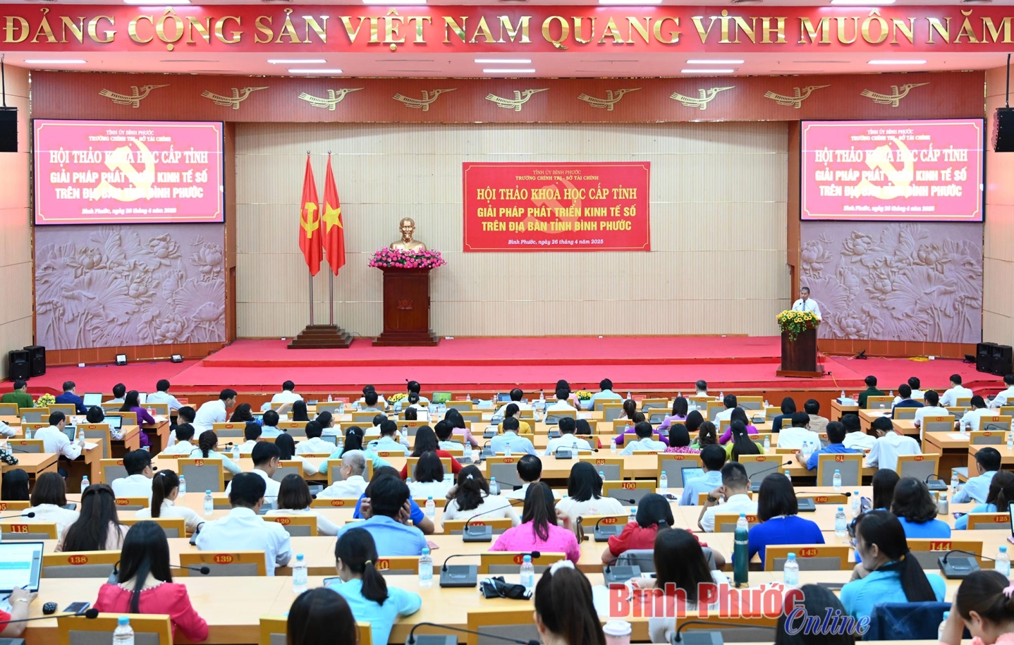 Các nhà khoa học, lãnh đạo các sở, ban, ngành tỉnh tham dự hội thảo