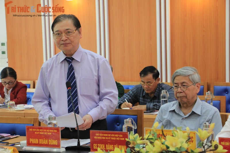 TSKH Phan Xuân Dũng phát biểu tại Hội nghị.