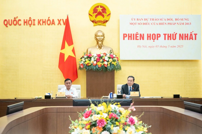 Phiên họp thứ nhất của Ủy ban dự thảo sửa đổi, bổ sung một số điều của Hiến pháp năm 2013.